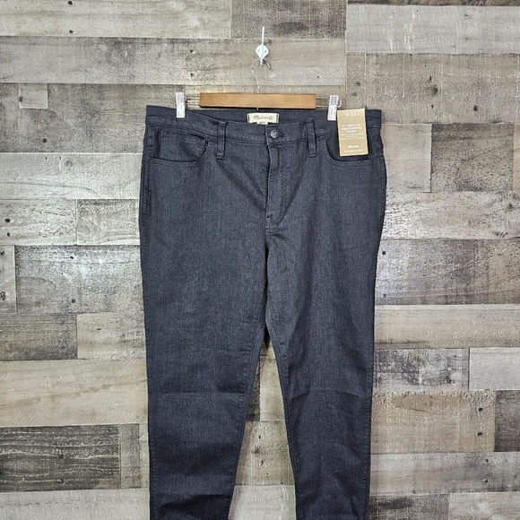 Madewell 9" Mid Rise Roadtripper Skinny Jeans in Bennett Wash Dark Wash - Picture 3 of 8